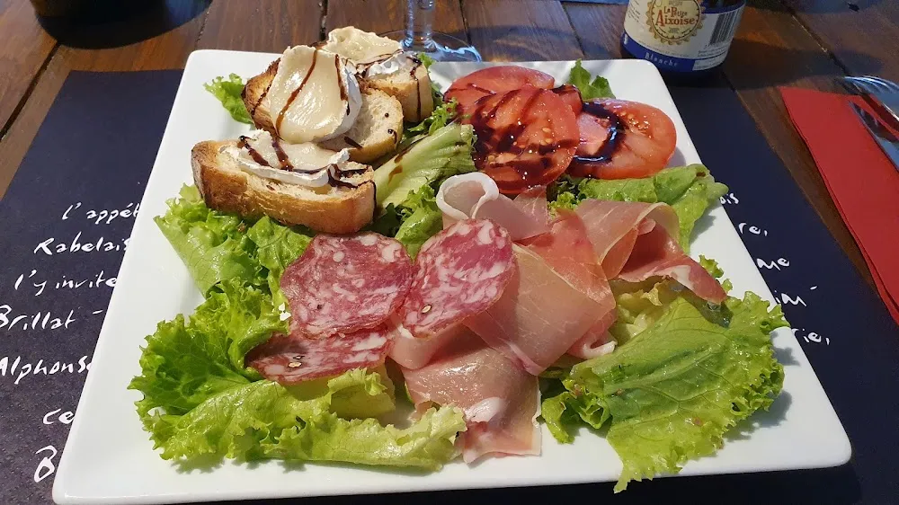 Salade Chèvre Charcuterie